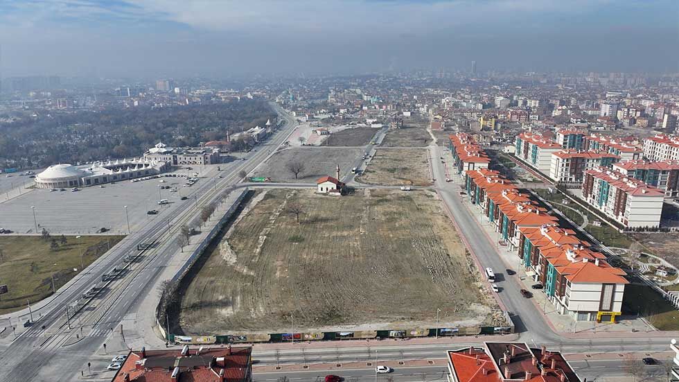 Türbenin Arkası